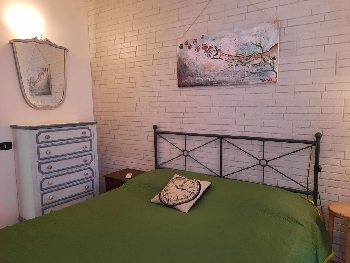 Apartamento La Casa Nella Roccia Nápoles Exterior foto